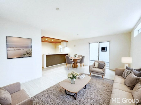 ���r���O�@�������P�������`Living�`�@�Ƒ��̐H����c���̂ق��A�q�ǂ���V�΂�����A�F�l���������肷��LDK�͏Z�܂��̒��S�B�����ԉ߂����ꏊ������A���̋�Ԃ͏Z�܂��S�̂̋��S�n�����E���܂��B���Ƌ��CG�ł�