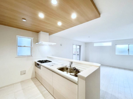 �L�b�`���@�������P�������`Kitchen�`�@�u���������͉�����낤�v����ȃL�b�`���Ȃ�v�������藿�����ł����Ⴂ�܂��B�L�b�`������̓��r���O����]�ł��܂��B�Ƒ����Ȃ��邨�Ƃ������ɂ������܂��B