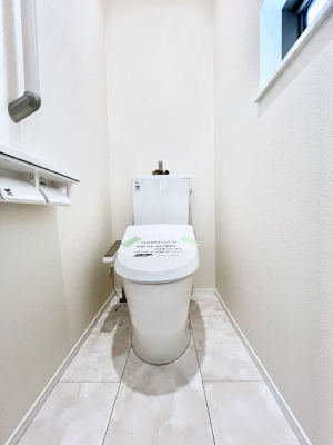 �g�C���@������B�������`Toilet�`�@�Y��E�X�b�L���E���K�ȃE�H�V�����b�g�t�g�C���ł��낰���Ԃł��B�̌������薾�邭�A���K��ԂƂȂ��Ă���܂��������g���ꏊ�����炱���̔z���ł��I