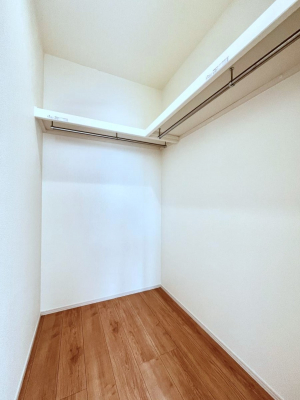���̑��@������C�������`Walk-in Closet�`�@��������̗m���������Ă��V���ɂȂ�ɂ����E�H�[�N�C���N���[�[�b�g�B�m���ȊO�ɂ��A���i�g��Ȃ��Ɠd��X�[�c�P�[�X�A�X�g�b�N�i�Ȃǉ��ł��Еt����������Ԃł��B