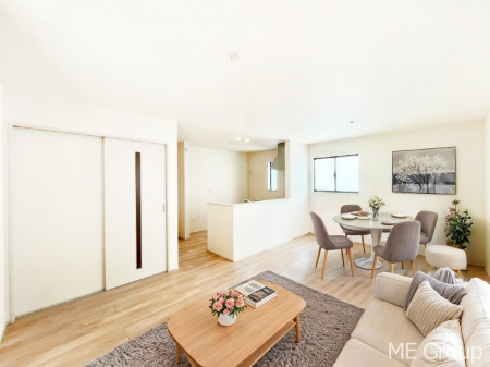 ���r���O�@�Ƒ��̘a�₩�ȉ�b���������Ă������B�J�����̂��郊�r���O�ł��B���Ƌ��CG�ł�  