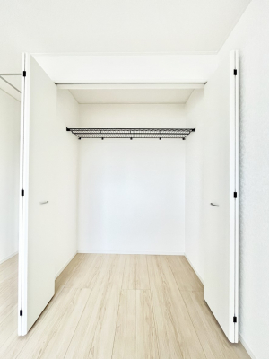 ���[�@��������ߗނ�ו��Ȃǂ̎��[�ɕ֗��ȃN���[�[�b�g�t���ł��B