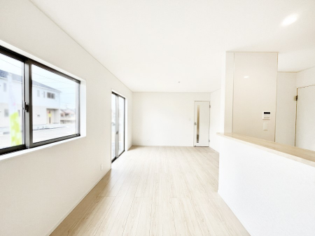 ���r���O�@���邢�z���������A�����̕��͋C�ɖ�������郊�r���O�E�_�C�j���O�B