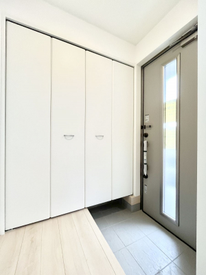 ���ց@�������P�������`Entrance�`�@�Ƃ̒��ł��q�l���}����ŏ��̏ꏊ�ł��錺�ւ́A�Ƃ̈�ۂ��̂��̂ł��I�L�x�Ȍ��֎��[�ŁA����Y��ɕۂ��Ƃ��o���܂��􌺊ւɂ͂����Ղ���[�̉��ʔ��������I