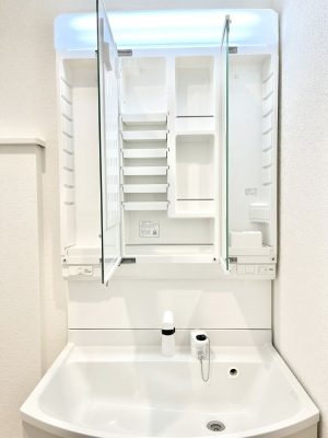 ���̑����ρ@�ݔ����P�������O�ʋ��̗��ɁA���ϕi��q���p�i�Ȃǂ����[�\�B���ʑ����������ƕۂ��܂��I