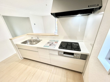 �L�b�`���@�������P�������`Kitchen�`�@�u���������͉�����낤�v����ȃL�b�`���Ȃ�v�������藿�����ł����Ⴂ�܂��B�L�b�`������̓��r���O����]�ł��܂��B�Ƒ����Ȃ��邨�Ƃ������ɂ������܂��B