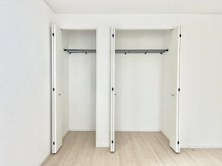 ���[�@�m���̃N���[�[�b�g�B���s��������̂Ō���̈ߗނ�����������܂�܂��B