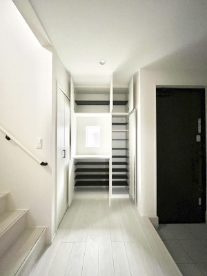 ���̑����ρ@�����Ղ���[�ł���V���[�Y�{�b�N�X�ŉƑ��S���̌C���A���ւ�������B  