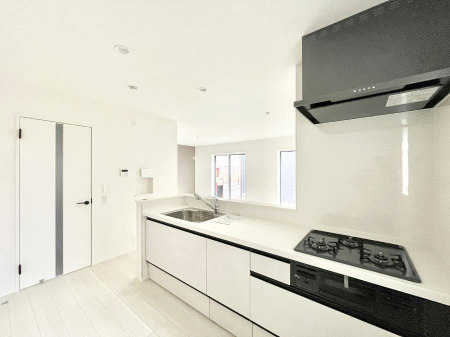 �L�b�`���@���������Ȃ���ł����Ƒ��Ƃ̉�b���y���߂�ΖʃL�b�`��