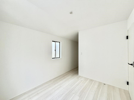 �Q���@�������P�������`Bed Room�`  �S�����ɂ͎��[�N���[�[�b�g�������I���i�g���̂��m���⏬���͂������A�G�ߕ��̂��m���Ȃǂ���������Ɛ������ڂ����܂������܂��B  ������Ԃ��L���g�p�ł��܂��ˁB