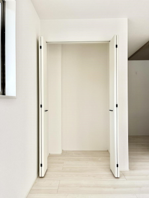 ���̑����ρ@�ݔ����P���������r���O���[�B�����Ɏ��[������ƕ����W�܂�LDK���X�b�L���Еt�������ł��ˁB  