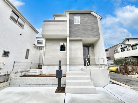 ���n�O�ώʐ^�@�O�ρ�A�������`Exterior�`�@�p�n�ɂ��z����E���ʂ��ǍD�B��ˌ��Ă̑傫�ȃ����b�g�́A�����B�́u�y�n�v���u���R�Ɂv�g���鎖�ł��B�K�[�f�j���O��c�h�x�ȂǗl�X�ȗp�r�ŗ��p�ł��܂��B