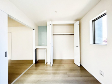 ���̑����ρ@������A�������`Bed Room�`�@���r���O�����̗m���B�����ˉ����LDK�Ɨm������̗��p�ł���I����߂ēƗ�������ԂƂ��Ă����p���z�̌b�݂���������A���������ʕ����ƂĂ��ǂ��Z�܂���