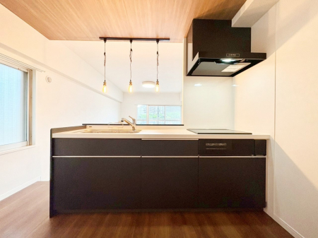 �L�b�`���@�����`Kitchen�`  �u���������͉�����낤�v����ȃL�b�`���Ȃ�v�������藿�����ł����Ⴂ�܂��B  �L�b�`������̓��r���O����]�ł��Ƒ����Ȃ��邨�Ƃ������ɂ������܂��B  