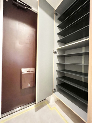 ���̑����ρ@�����Ղ���[�ł���V���[�Y�{�b�N�X�ŉƑ��S���̌C���A���ւ�������B  