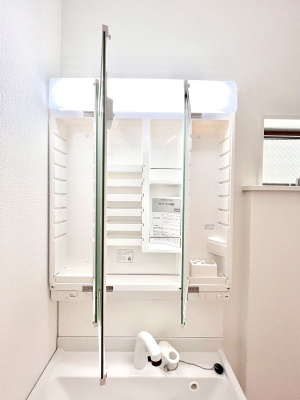 ���̑����ρ@�O�ʋ��̗��ɁA���ϕi��q���p�i�Ȃǂ����[�\�B���ʑ����������ƕۂ��܂��I