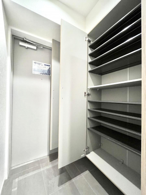 ���̑����ρ@�����Ղ���[�ł���V���[�Y�{�b�N�X�ŉƑ��S���̌C���A���ւ�������B  