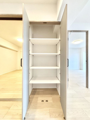 ���̑����ρ@���r���O���[�B�����Ɏ��[������ƕ����W�܂�LDK���X�b�L���Еt�������ł��ˁB  