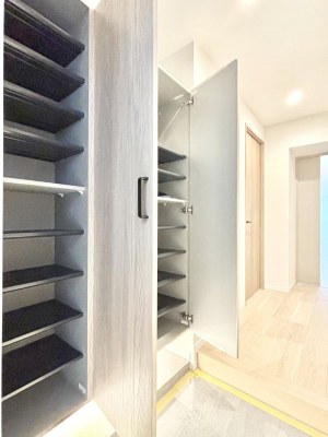 ���̑����ρ@�����Ղ���[�ł���V���[�Y�{�b�N�X�ŉƑ��S���̌C���A���ւ�������B  