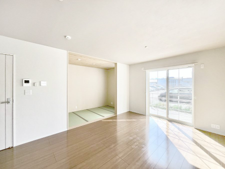 ���̑����ρ@���邢�z���������A�����̕��͋C�ɖ��������_�C�j���O�B   