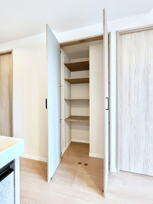 ���̑����ρ@���r���O���[�B�����Ɏ��[������ƕ����W�܂�LDK���X�b�L���Еt�������ł��ˁB  