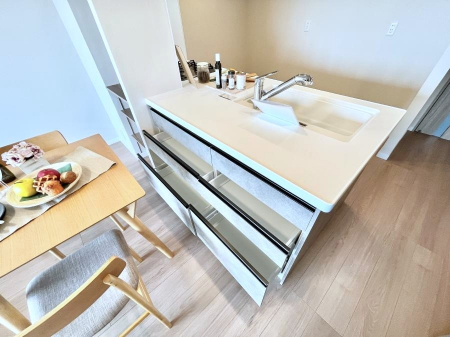 ���̑����ρ@������ꂪ���ȉƑ����L�̏������X�b�L���I�L�b�`���J�E���^�[�w�ʂɂ����[����܂��B