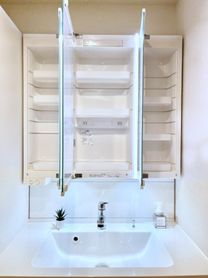 ���̑����ρ@�O�ʋ��̗��ɁA���ϕi��q���p�i�Ȃǂ����[�\�B���ʑ����������ƕۂ��܂��I