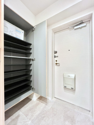 ���̑����ρ@�����Ղ���[�ł���V���[�Y�{�b�N�X�ŉƑ��S���̌C���A���ւ�������B  