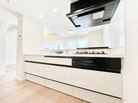 �L�b�`���@���������Ȃ���ł����Ƒ��Ƃ̉�b���y���߂�ΖʃL�b�`��