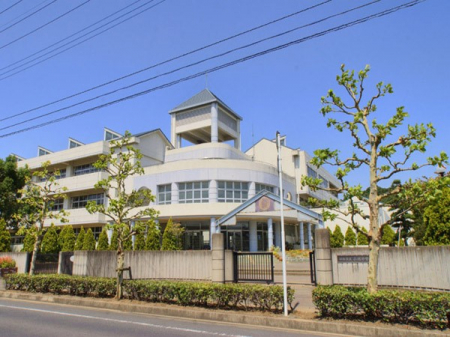 ���ӊ��@���w�Z 300m �󐼎s�����ђ��w�Z