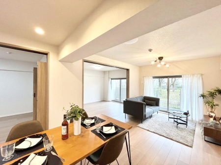 ���r���O�@���R������荞�܂�A�Ƒ��c���̏ꏊ�𖾂邭���o