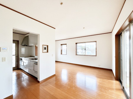 ���r���O�@���邢�z���������A�����̕��͋C�ɖ�������郊�r���O�E�_�C�j���O�B �@