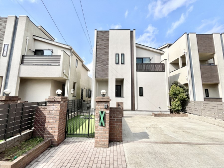 ���n�O�ώʐ^�@�������ꂽ�O�ρA�㎿�ȏZ��Ԃ��L���鎺���͉i�����S���ĉ߂�����Z���ł��B