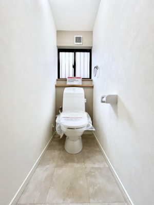 �g�C���@�����`Toilet�`�@�Y��E�X�b�L���E���K�ȃE�H�V�����b�g�t�g�C���ł��낰���Ԃł��B1�A2�K���Ƀg�C���X�y�[�X�I�̌������薾�邭�A���K��ԂƂȂ��Ă���܂��������g���ꏊ�����炱���̔z���ł��I