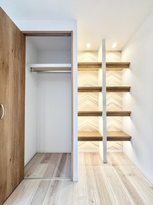 ���̑����ρ@���r���O���[�B�����Ɏ��[������ƕ����W�܂�LDK���X�b�L���Еt�������ł��ˁB  