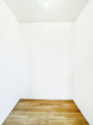 ���̑��@�G�ߕi���̕i�Ȃǂ����Ղ���[�o����E�H�[�N�C���N���[�[�b�g�t���ł��B