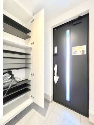 ���̑����ρ@�����Ղ���[�ł���V���[�Y�{�b�N�X�ŉƑ��S���̌C���A���ւ�������B  