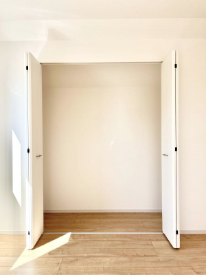 ���̑����ρ@���r���O���[�B�����Ɏ��[������ƕ����W�܂�LDK���X�b�L���Еt�������ł��ˁB  