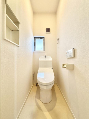 �g�C���@�g�C����1�K��2�K���ꂼ��ɔz�u����Ă��ĂƂĂ��֗��ł��B 