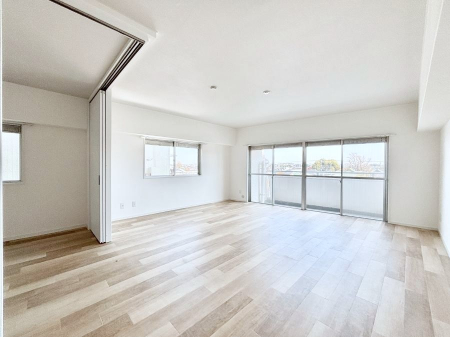 ���r���O�@�傫�ȑ����炽���Ղ�̗z���ƕ����������郊�r���O