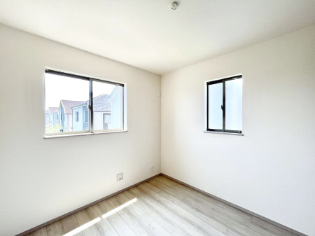 �q�������@������B�������`Bed Room�`�@2�ʍ̌����m�ۂ������邢�����́A���ʂ����ǂ��A��ϋ��S�n�̗ǂ���ԂƂȂ��Ă���܂��B�u�₩�ȕ��������ċN���钩�́A���K�����̎n�܂�ɁI�������肪�ǂ��Z�܂���