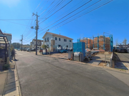 ���n�O�ώʐ^�@�`Exterior�`�@�ՐÂȏZ��n�Ŏq��ĉƑ��ɍœK�B�΂Ɍb�܂ꂽ�G���A�ł��U�������K�ŁA���R�ɕ�܂ꂽ���₩�ȕ�炵��������Z���ł��B�΂̏����������Ȃ���z�b�Ɖ߂��������B  