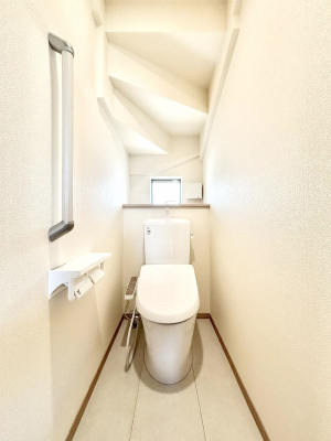 �g�C���@������A�������`Toilet�`�@�Y��E�X�b�L���E���K�ȃE�H�V�����b�g�t�g�C���ł��낰���Ԃł��B�̌������薾�邭�A���K��ԂƂȂ��Ă���܂��������g���ꏊ�����炱���̔z���ł��I