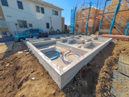 ���n�O�ώʐ^�@�`Exterior�`�@��s���œ���̃X���[���C�t���΂Ɉ͂܂ꂽ�y�n�͓s��̌�����Y���ꂻ���B�l�G��ʂ��Ď��R�ƐG�ꍇ����X�|�b�g�����ӂɂ͐��肾������I  