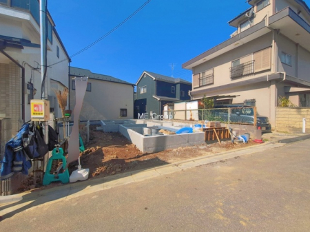 ���n�O�ώʐ^�@�`Exterior�`�@��s���œ���̃X���[���C�t���΂Ɉ͂܂ꂽ�y�n�͓s��̌�����Y���ꂻ���B�l�G��ʂ��Ď��R�ƐG�ꍇ����X�|�b�g�����ӂɂ͐��肾������I  