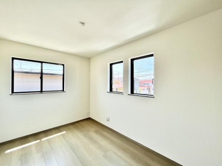 �Q���@�����`Bed Room�`�@�������������̂��ˌ��Ẵ����b�g�ł��B���Ƒ������������ƂŎ苷�Ɋ����Ă����Z�܂����ˌ��Ăł͊e�����v���C�o�V�[��ۂ��Ƃ��ł��܂��B�Z�܂��ɂ�Ƃ肪���܂�S�������b�N�X�ł��܂���