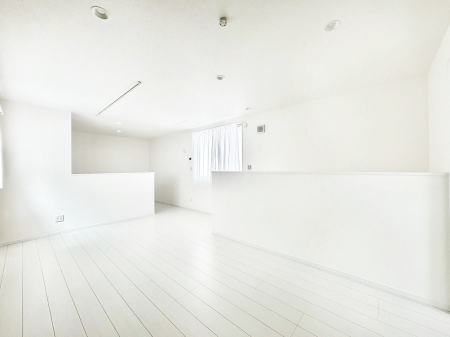 ���r���O�@���邢�z���������A�����̕��͋C�ɖ�������郊�r���O�E�_�C�j���O�B 