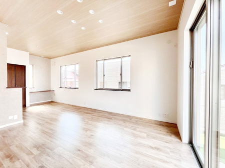 ���r���O�@���邢�z���������A�����̕��͋C�ɖ�������郊�r���O�_�C�j���O