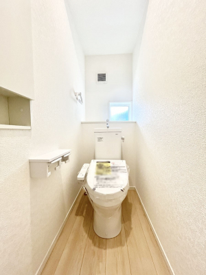 �g�C���@�g�C����1�K��2�K���ꂼ��ɔz�u����Ă��ĂƂĂ��֗��ł��B 