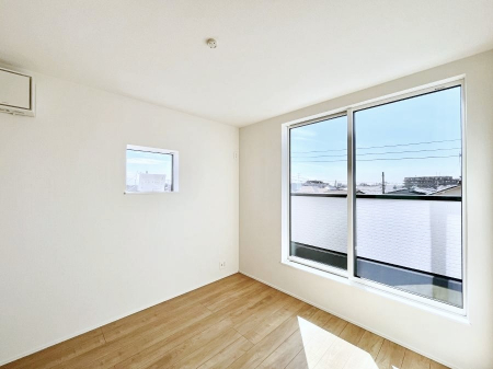 ���̑����ρ@�������P�������`Bed Room�`�@�؂̉����肪�₳�����t���[�����O�͈��炬�������炷�v���C�x�[�g��ԁB����߂̃t���[�����O�ł��̂ŁA�ǎ��Ƃ��}�b�`���A���������X�ɍL�������Ă������ʂ��B